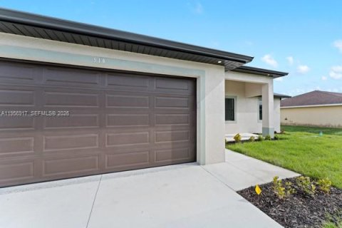 House in Lehigh Acres, Florida 4 bedrooms № 2011799 - photo 15