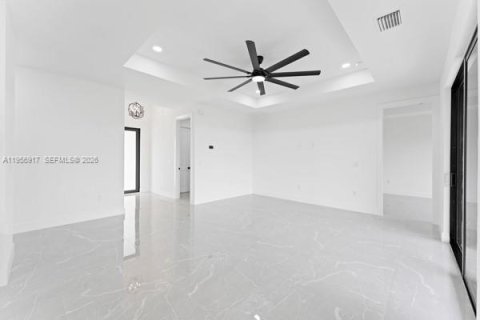 House in Lehigh Acres, Florida 4 bedrooms № 2011799 - photo 11