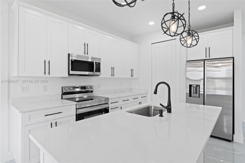 House in Lehigh Acres, Florida 4 bedrooms № 2011799 - photo 20