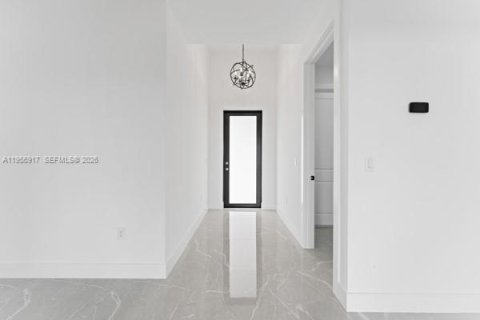 House in Lehigh Acres, Florida 4 bedrooms № 2011799 - photo 10