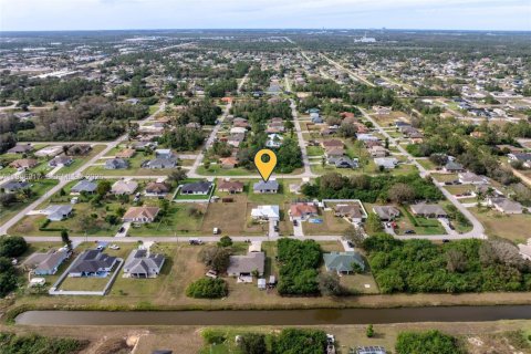 House in Lehigh Acres, Florida 4 bedrooms № 2011799 - photo 27