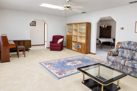 Villa ou maison à vendre à Weirsdale, Floride: 3 chambres, 240.52 m2 № 2416777 - photo 12