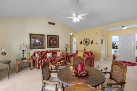 House in Winter Haven, Florida 2 bedrooms, 171.22 sq.m. № 2396861 - photo 10