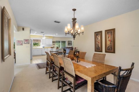 House in Winter Haven, Florida 2 bedrooms, 171.22 sq.m. № 2396861 - photo 14