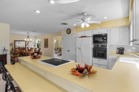 House in Winter Haven, Florida 2 bedrooms, 171.22 sq.m. № 2396861 - photo 17