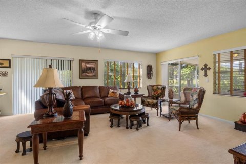 House in Winter Haven, Florida 2 bedrooms, 171.22 sq.m. № 2396861 - photo 21