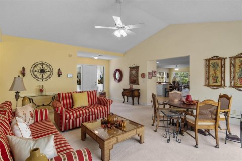 House in Winter Haven, Florida 2 bedrooms, 171.22 sq.m. № 2396861 - photo 11