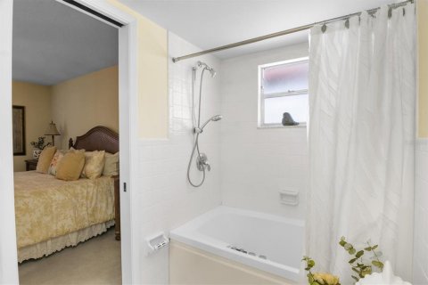 House in Winter Haven, Florida 2 bedrooms, 171.22 sq.m. № 2396861 - photo 29