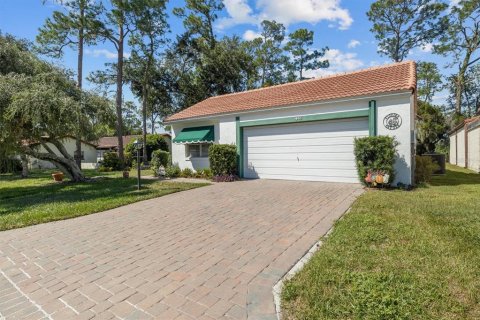 House in Winter Haven, Florida 2 bedrooms, 171.22 sq.m. № 2396861 - photo 3