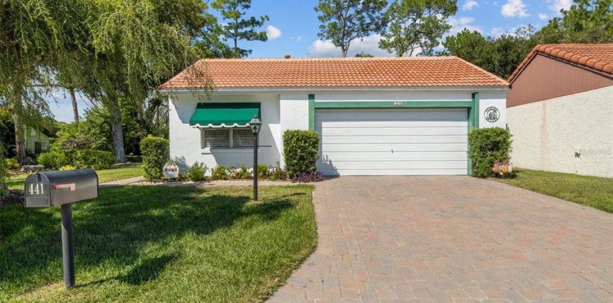 House in Winter Haven, Florida 2 bedrooms, 171.22 sq.m. № 2396861