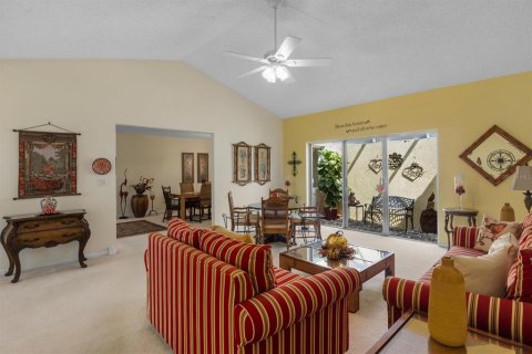 House in Winter Haven, Florida 2 bedrooms, 171.22 sq.m. № 2396861 - photo 9