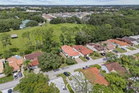 House in Winter Haven, Florida 2 bedrooms, 171.22 sq.m. № 2396861 - photo 2