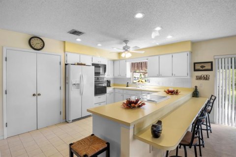 House in Winter Haven, Florida 2 bedrooms, 171.22 sq.m. № 2396861 - photo 16