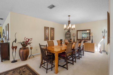 House in Winter Haven, Florida 2 bedrooms, 171.22 sq.m. № 2396861 - photo 12