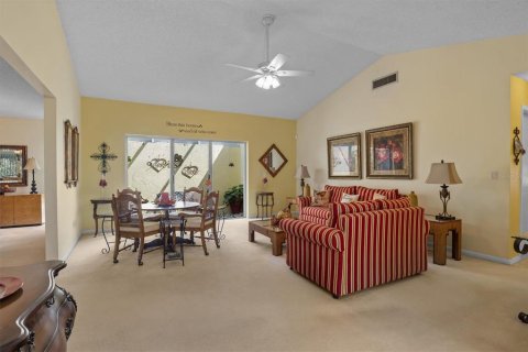 House in Winter Haven, Florida 2 bedrooms, 171.22 sq.m. № 2396861 - photo 8