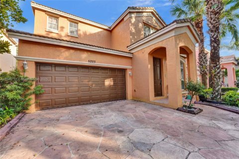 House in Miramar, Florida 3 bedrooms, 203.36 sq.m. № 1697127 - photo 4