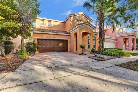 House in Miramar, Florida 3 bedrooms, 203.36 sq.m. № 1697127 - photo 1