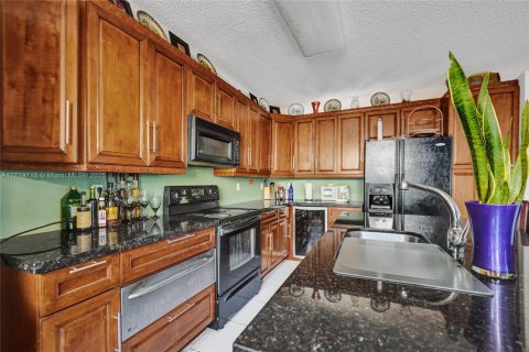 House in Miramar, Florida 3 bedrooms, 203.36 sq.m. № 1697127 - photo 23
