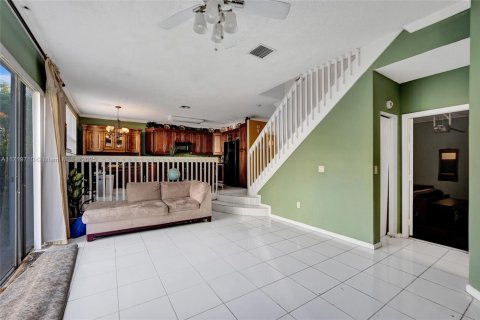 House in Miramar, Florida 3 bedrooms, 203.36 sq.m. № 1697127 - photo 13
