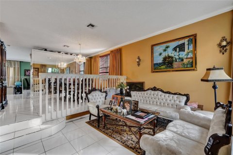 House in Miramar, Florida 3 bedrooms, 203.36 sq.m. № 1697127 - photo 9
