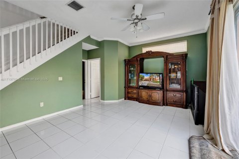 House in Miramar, Florida 3 bedrooms, 203.36 sq.m. № 1697127 - photo 12