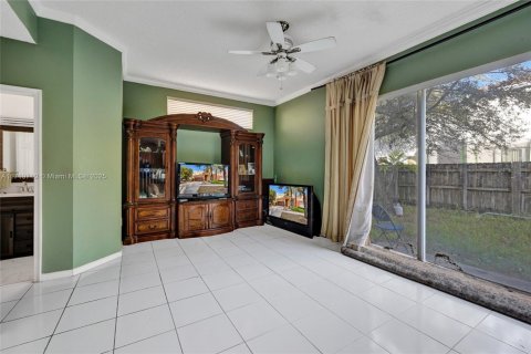 House in Miramar, Florida 3 bedrooms, 203.36 sq.m. № 1697127 - photo 14
