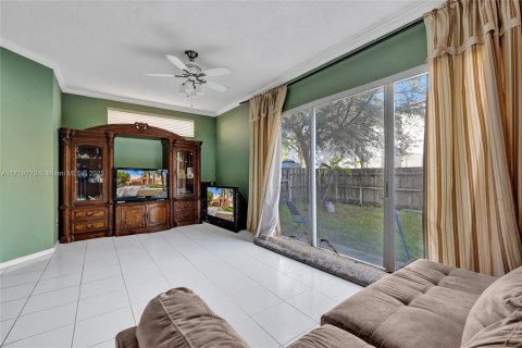 House in Miramar, Florida 3 bedrooms, 203.36 sq.m. № 1697127 - photo 11