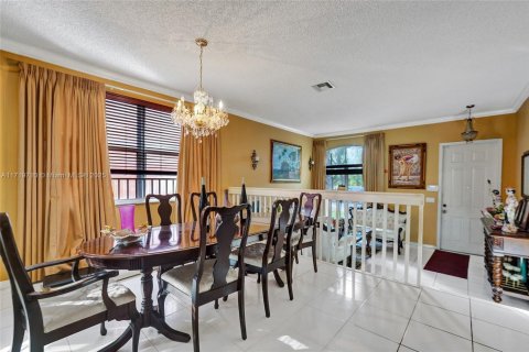 House in Miramar, Florida 3 bedrooms, 203.36 sq.m. № 1697127 - photo 16