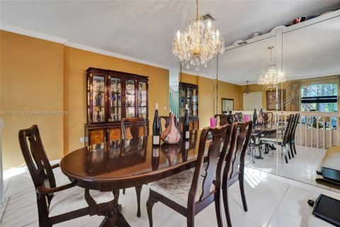 House in Miramar, Florida 3 bedrooms, 203.36 sq.m. № 1697127 - photo 19