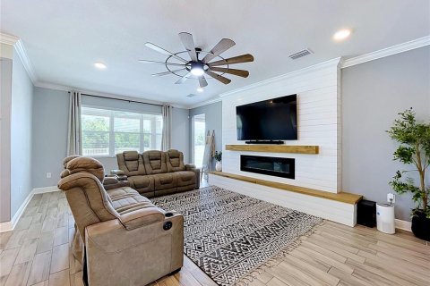 House in Spring Hill, Florida 5 bedrooms, 328.04 sq.m. № 2208944 - photo 29