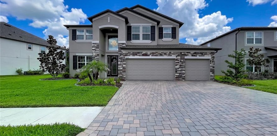 House in Spring Hill, Florida 5 bedrooms, 328.04 sq.m. № 2208944