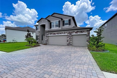 House in Spring Hill, Florida 5 bedrooms, 328.04 sq.m. № 2208944 - photo 3