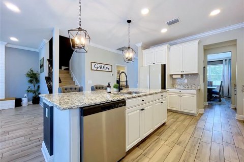 House in Spring Hill, Florida 5 bedrooms, 328.04 sq.m. № 2208944 - photo 16