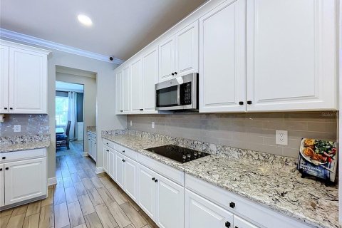 House in Spring Hill, Florida 5 bedrooms, 328.04 sq.m. № 2208944 - photo 19