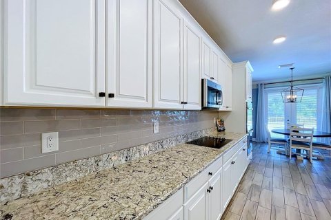 House in Spring Hill, Florida 5 bedrooms, 328.04 sq.m. № 2208944 - photo 20