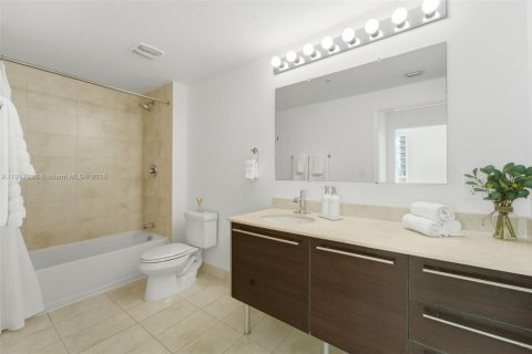 Condominio en venta en Miami, Florida, 1 dormitorio, 77.85 m2 № 1974581 - foto 8