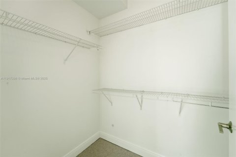 Condominio en venta en Miami, Florida, 1 dormitorio, 77.85 m2 № 1974581 - foto 12