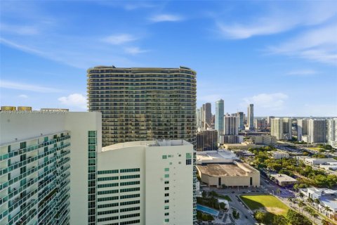 Condominio en venta en Miami, Florida, 1 dormitorio, 77.85 m2 № 1974581 - foto 16