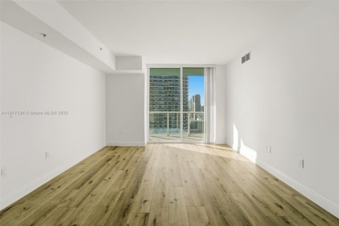 Condominio en venta en Miami, Florida, 1 dormitorio, 77.85 m2 № 1974581 - foto 4