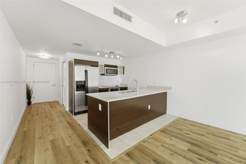 Condominio en venta en Miami, Florida, 1 dormitorio, 77.85 m2 № 1974581 - foto 3