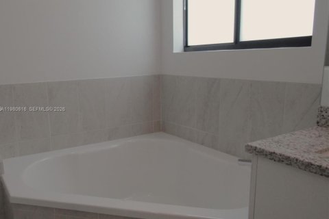 Снять в аренду виллу или дом в Майами, Флорида 4 спальни, 240.25м2, № 2080315 - фото 17