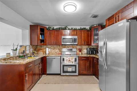 Villa ou maison à vendre à Pembroke Pines, Floride: 4 chambres, 198.44 m2 № 2274818 - photo 9