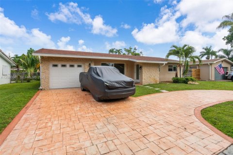 Villa ou maison à vendre à Pembroke Pines, Floride: 4 chambres, 198.44 m2 № 2274818 - photo 3