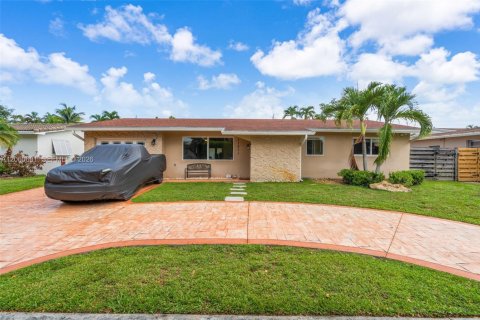 Villa ou maison à vendre à Pembroke Pines, Floride: 4 chambres, 198.44 m2 № 2274818 - photo 2