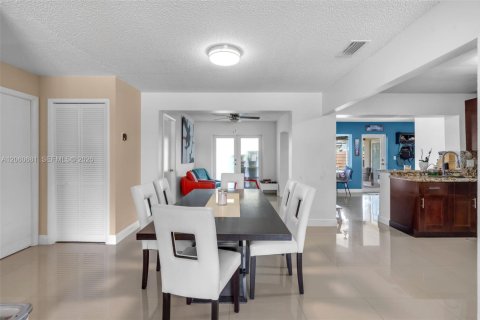 Villa ou maison à vendre à Pembroke Pines, Floride: 4 chambres, 198.44 m2 № 2274818 - photo 7