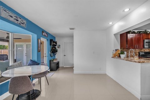 Villa ou maison à vendre à Pembroke Pines, Floride: 4 chambres, 198.44 m2 № 2274818 - photo 12