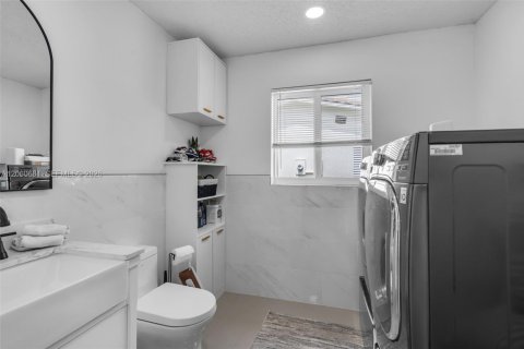 Villa ou maison à vendre à Pembroke Pines, Floride: 4 chambres, 198.44 m2 № 2274818 - photo 25