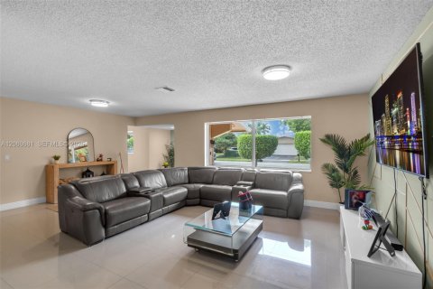 Villa ou maison à vendre à Pembroke Pines, Floride: 4 chambres, 198.44 m2 № 2274818 - photo 6