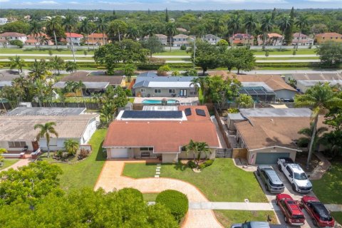 Villa ou maison à vendre à Pembroke Pines, Floride: 4 chambres, 198.44 m2 № 2274818 - photo 30