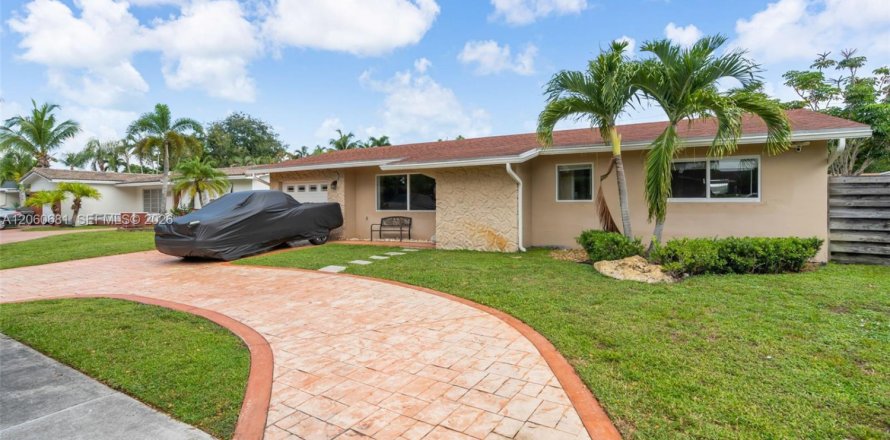 Villa ou maison à Pembroke Pines, Floride 4 chambres, 198.44 m2 № 2274818